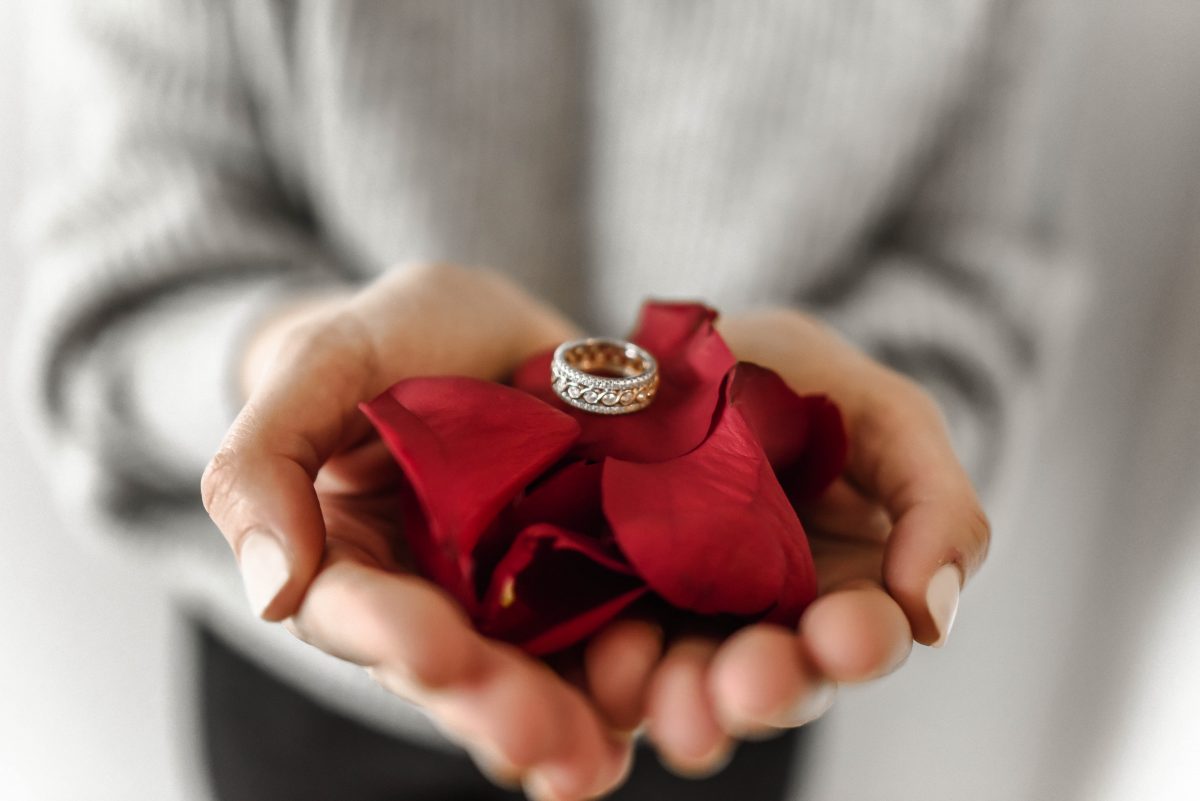 De la tradición a la modernidad: ¿Cómo ha cambiado la compra de anillos de compromiso?