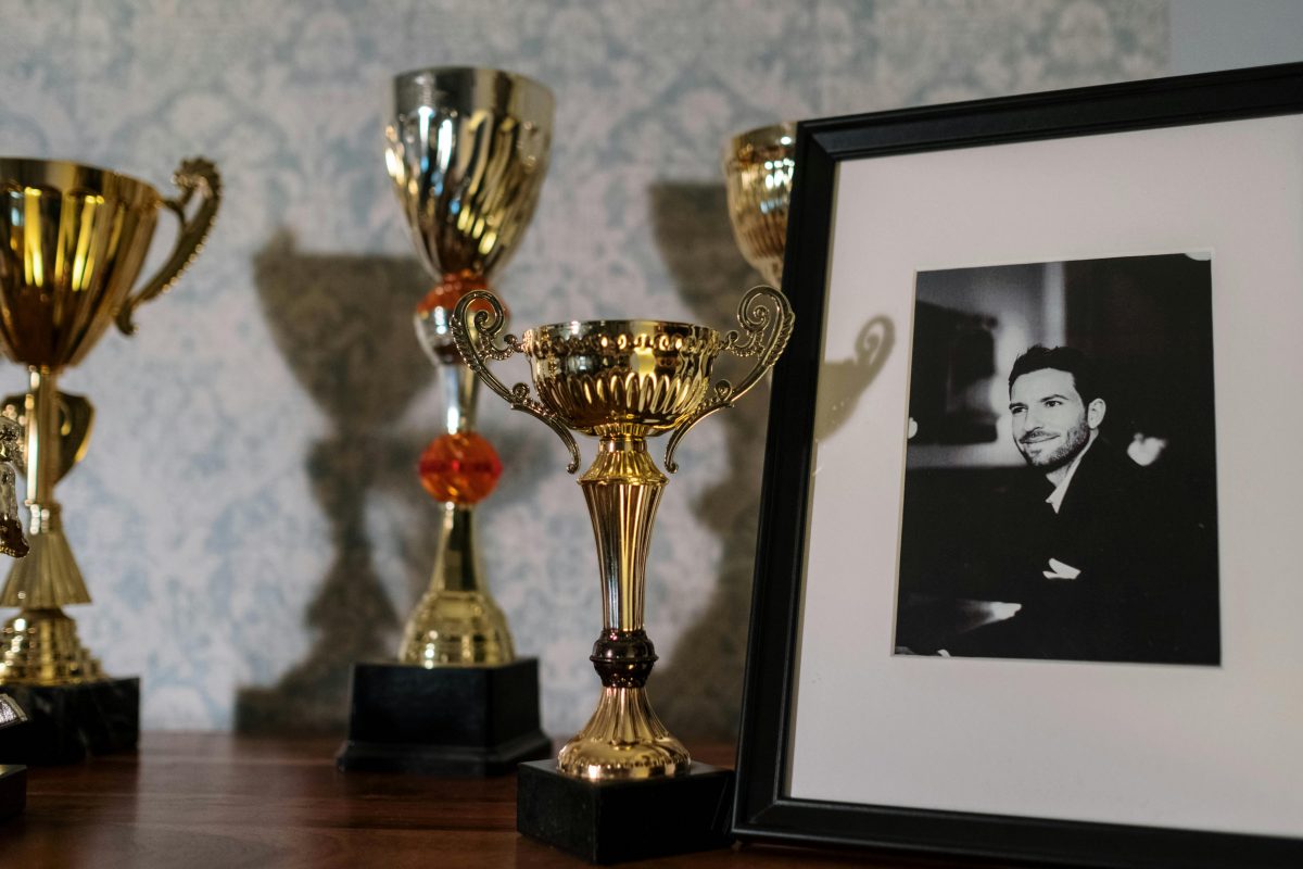Apunta al éxito: La importancia de los trofeos de dardos en el mundo de la competición